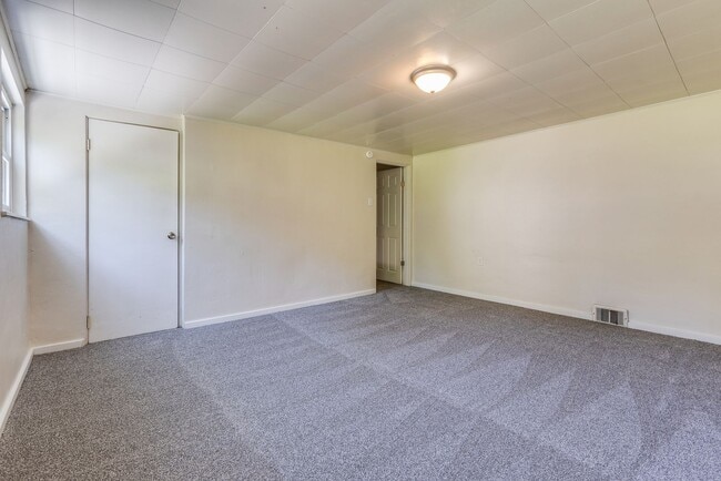 Building Photo - 2749 Oakley Wy