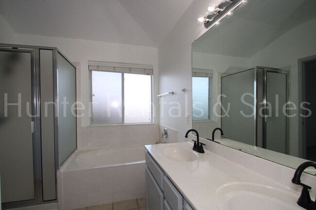 Building Photo - 4910 Donegal Bay Ct