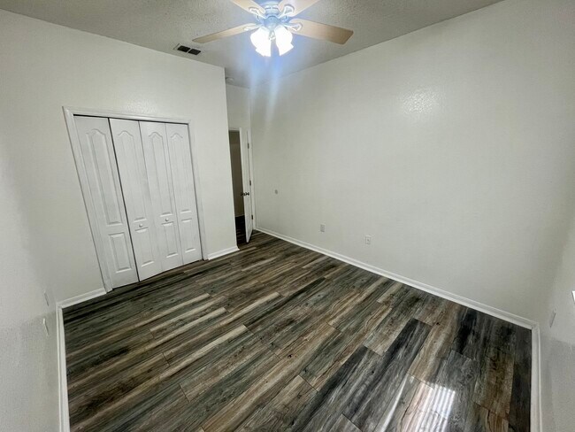 Building Photo - 611 Terranova Dr