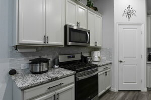 Building Photo - $750 Off First Month’s Rent with 18-Month ...