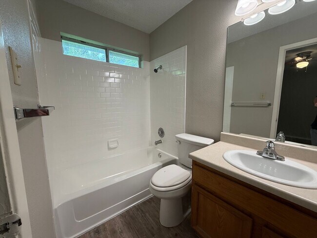 Building Photo - 510 Willowbend Cove