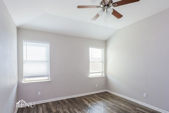 Building Photo - 1923 Hialeah Dr