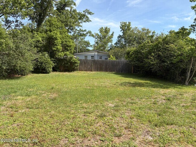 Building Photo - 223 N Collen Rd