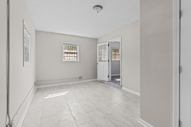 Building Photo - Stylish & Newly Renovated 4 Bedroom 2 Bath...
