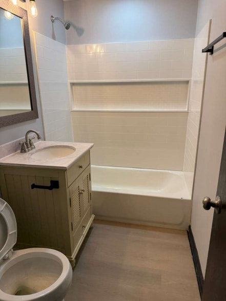 Primary Photo - 1379 River Dr