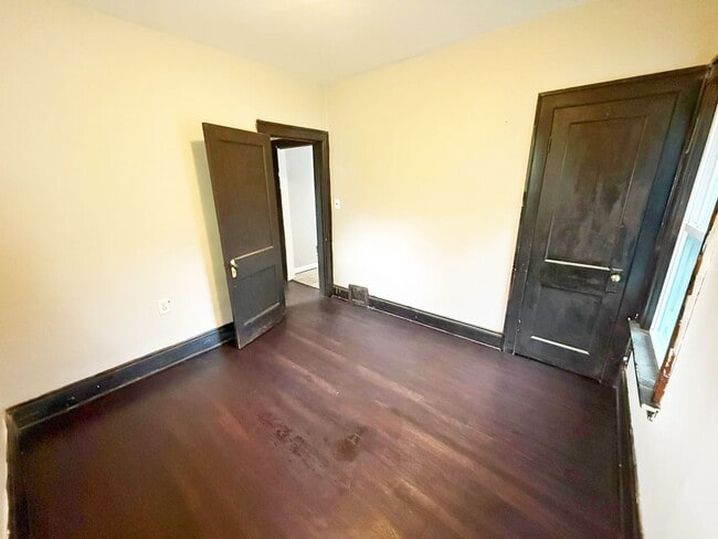 Building Photo - 4 BED 1 BATH SINGLE FAMILY HOME IN MT PLEA...