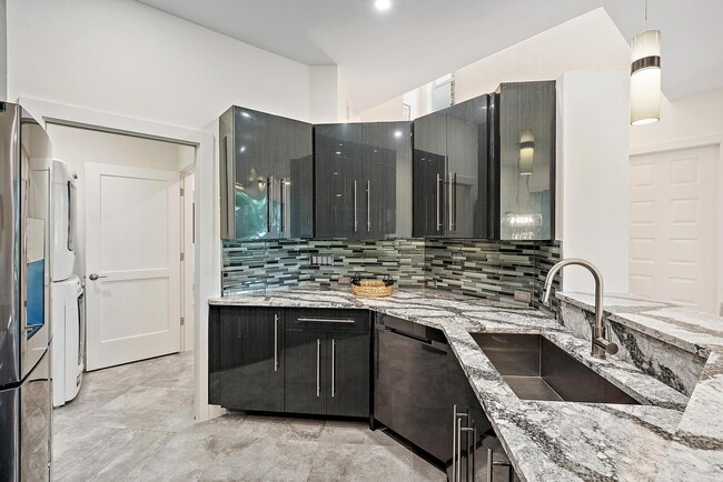 Building Photo - 503 Resort Ln