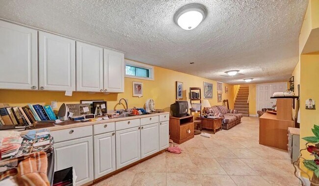 Building Photo - 809 Clifford Dr