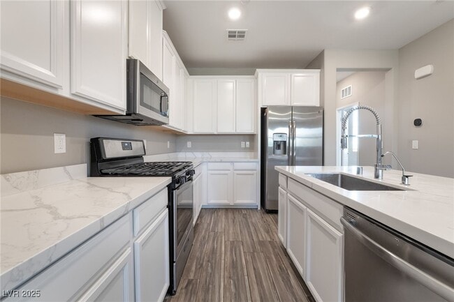 Building Photo - 25 Lomita Heights Dr