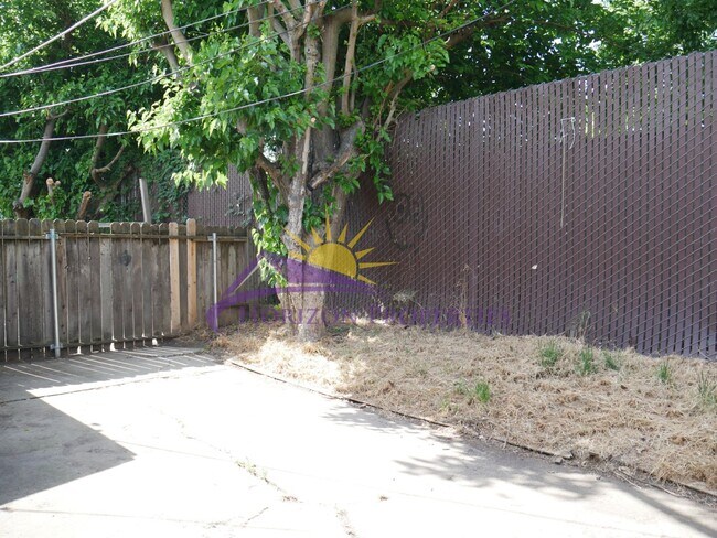 Building Photo - 2801-2803 Lerwick Rd