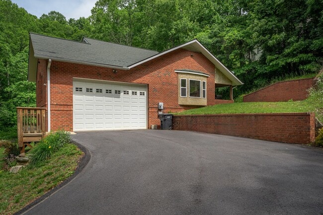 Building Photo - Indian Falls Estates