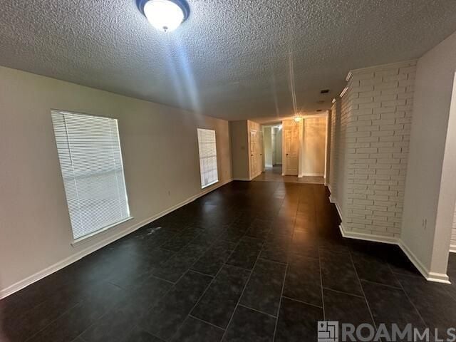 Building Photo - 5017 Parkoaks Dr