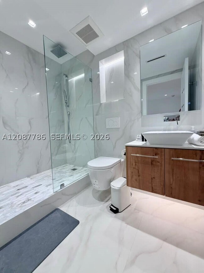 Building Photo - 2301 Collins Ave