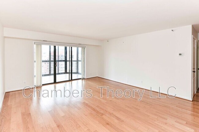 Building Photo - 1600 N Oak St