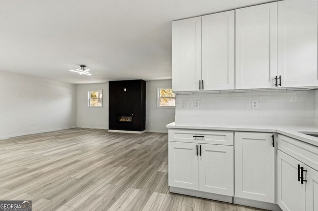 Building Photo - 597 Paper Mill Rd