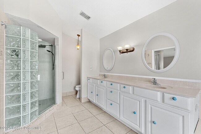 Building Photo - 445 Diana Blvd