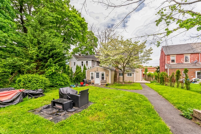 Building Photo - 123 Main St