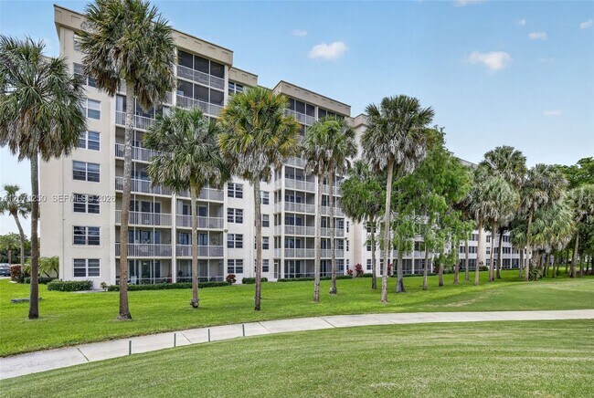Building Photo - 250 Jacaranda Dr