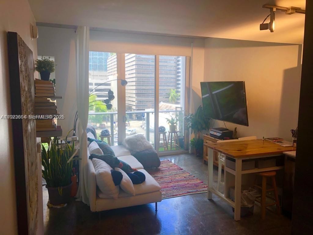 Building Photo - 151 SE 1st St