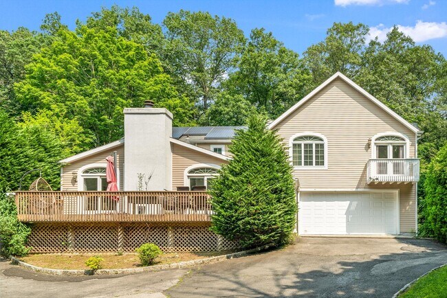 Building Photo - 150 Saxon Wood Rd