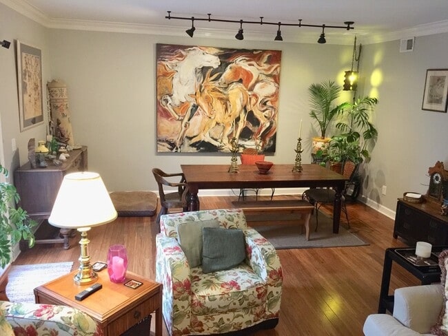 Building Photo - Green Hills living at its best.  2 BR 2.5 ...