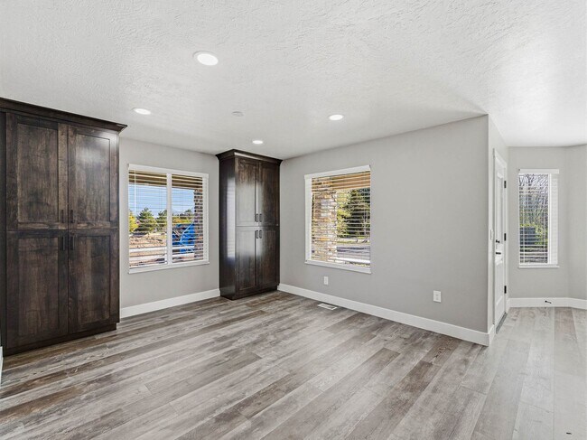 Building Photo - RES_O VAN DER WATT_14512