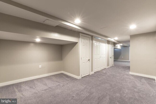 Building Photo - 5445 Ridge Ave
