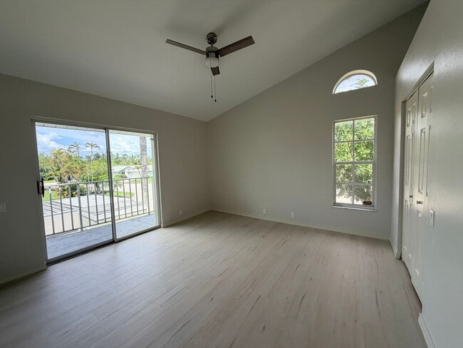 Building Photo - Beautiful Remodeled Townhome