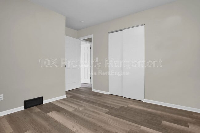 Building Photo - 711 S Chesterfield Rd