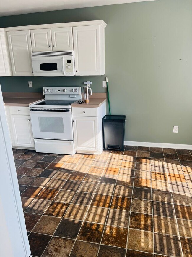 Building Photo - Spacious 3-Bedroom Home in Sought-After Be...