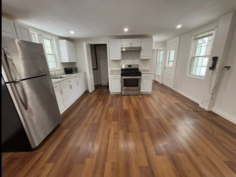 Building Photo - 169 Sewalls Falls Rd