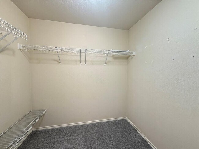 Building Photo - 279 Housefinch Loop