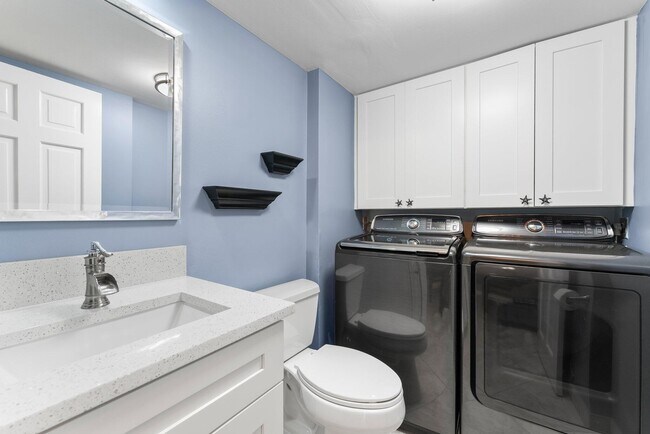 Building Photo - 1806 18th Ct