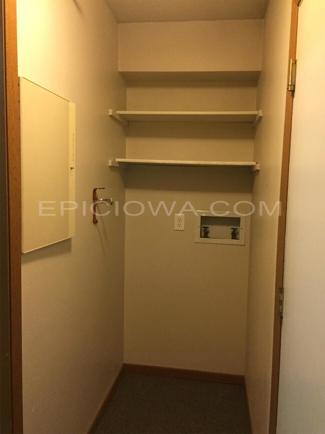 Building Photo - 1320 Daleview Dr