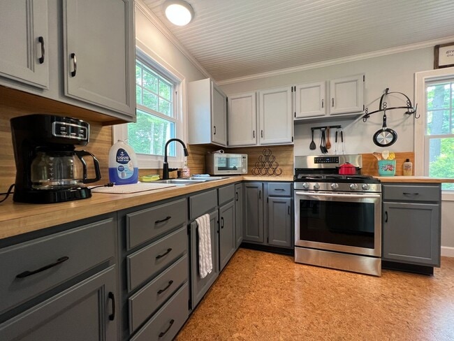 Building Photo - Great Furnished Home in TC