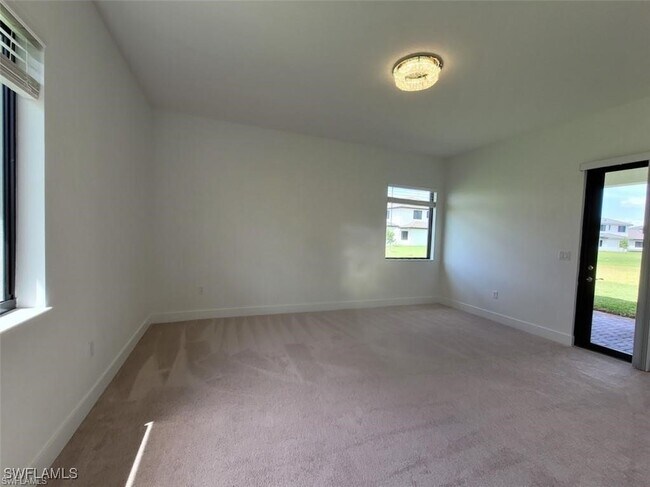 Building Photo - 5051 Florence Dr