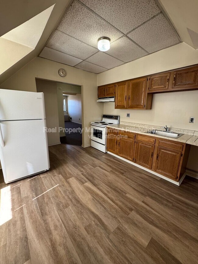 Building Photo - 437 S Aiken Ave