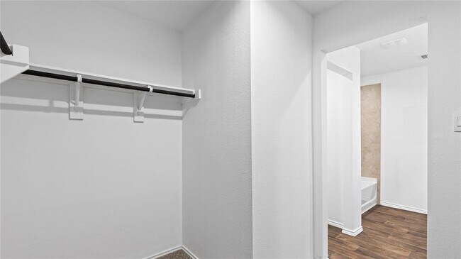 Building Photo - 2326 Spruce Clf Ln