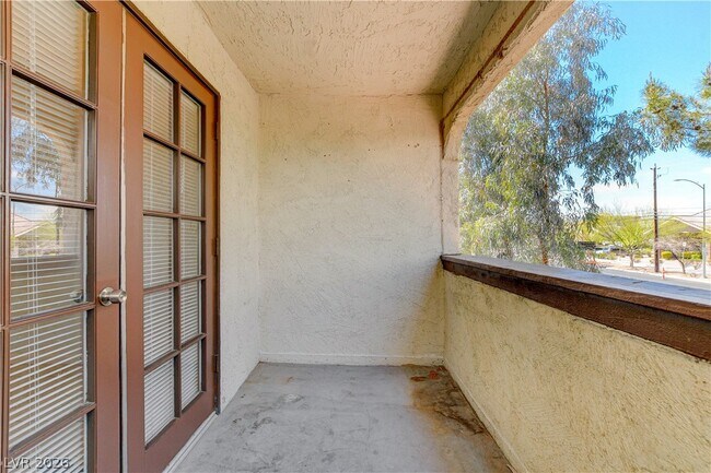 Building Photo - 6149 W Oakey Blvd