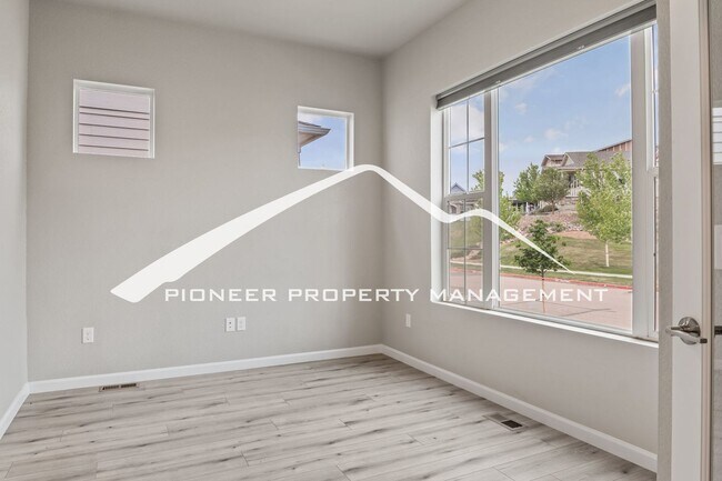 Building Photo - 4 bed, 3.5 bath home in Gold Hill Mesa with AC and 2 Car Garage