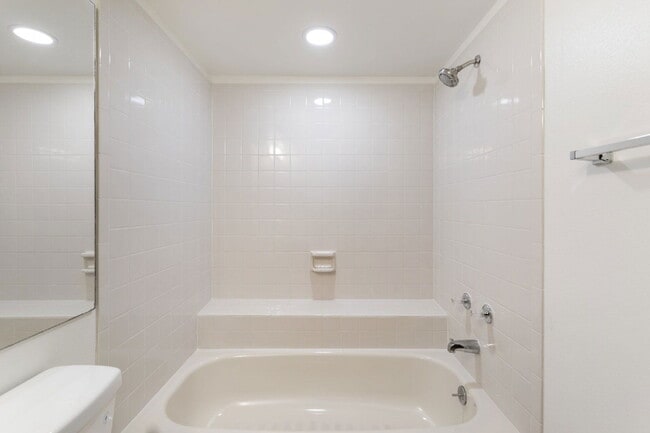 Building Photo - 4335 Conquista Dr