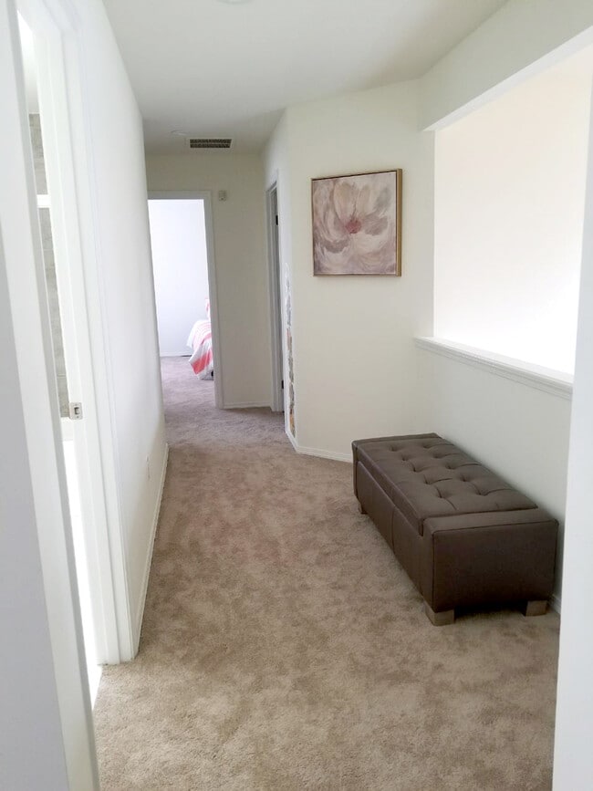 Building Photo - Beautiful 2 Story 4 Bed 2.5 Bath Home in N...