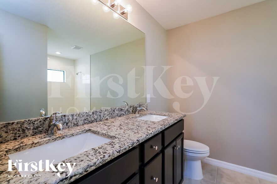 Building Photo - 2616 30th St SW