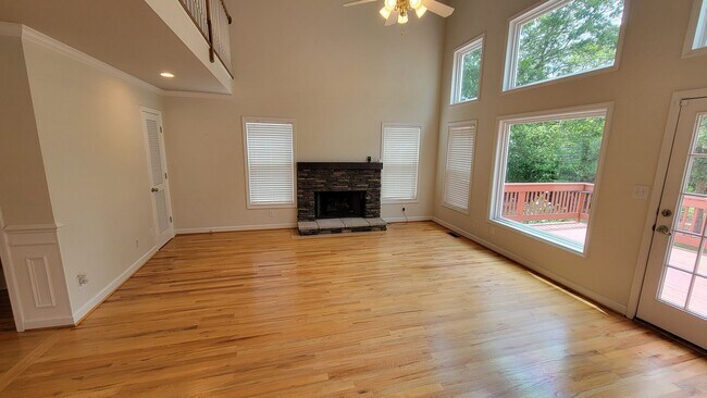 Building Photo - 95 River Park Ln
