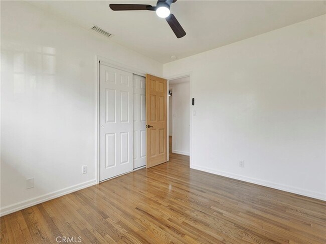 Building Photo - 10918 Reseda Blvd