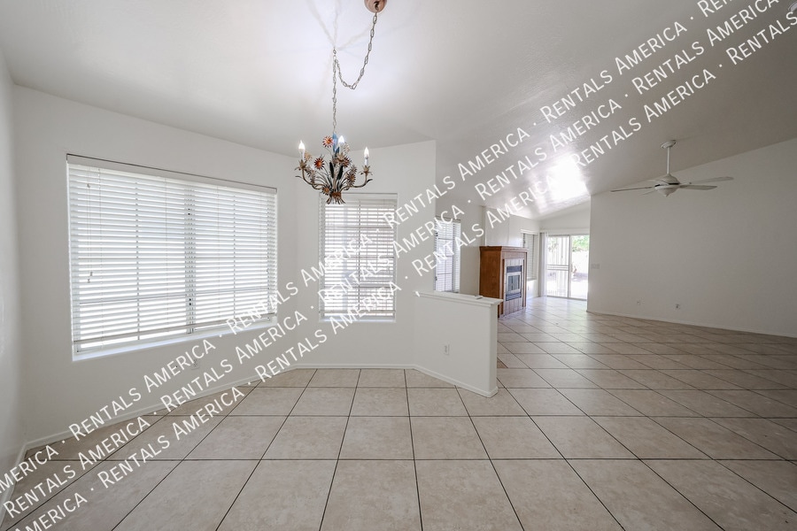 Building Photo - 13182 W Cypress St