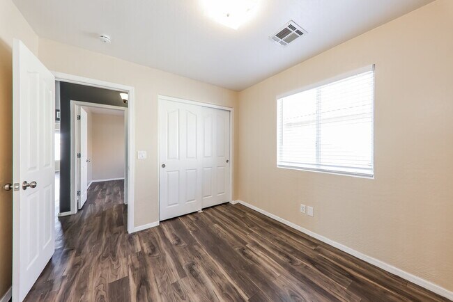 Building Photo - 5404 S 28th Ave