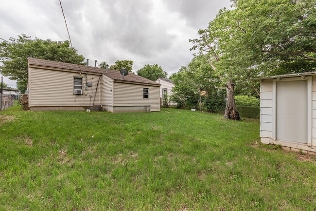 Building Photo - Lovely Home In Southwest OKC!