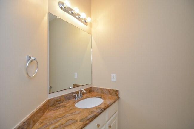 Building Photo - 17415 Fountainview Cir