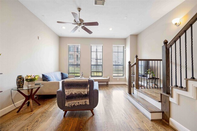 Building Photo - 2110 Shearn St